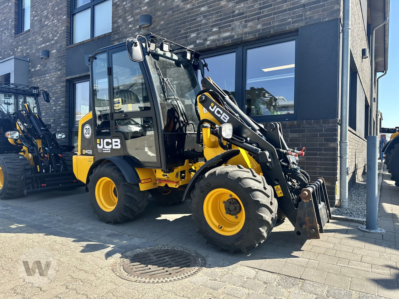JCB 403 AGRI - Mini iekrāvējs: foto 1 JCB 403 AGRI - Mini iekrāvējs: foto 1