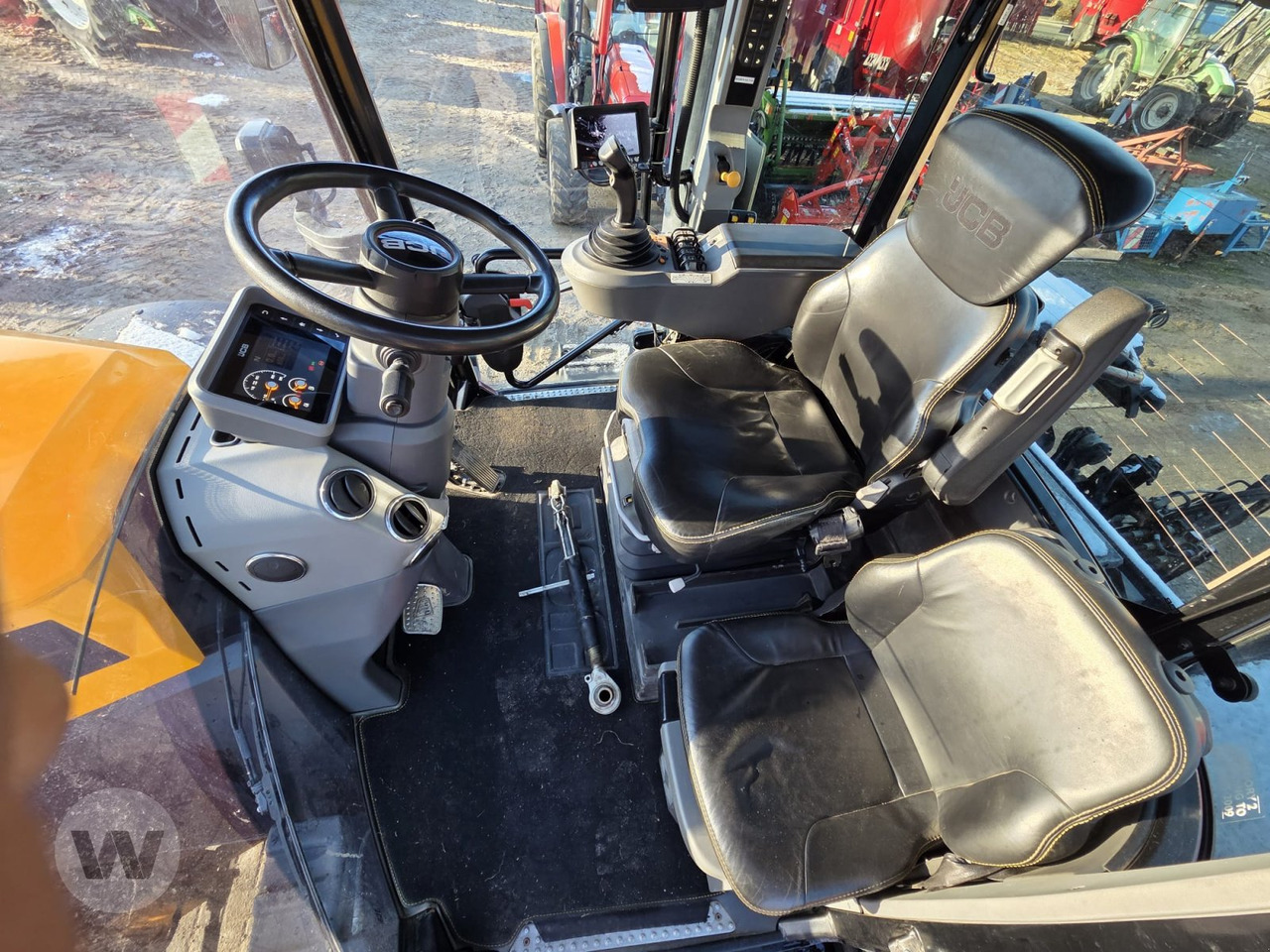 Traktors JCB FasTrac 8330: foto 6 Traktors JCB FasTrac 8330: foto 6