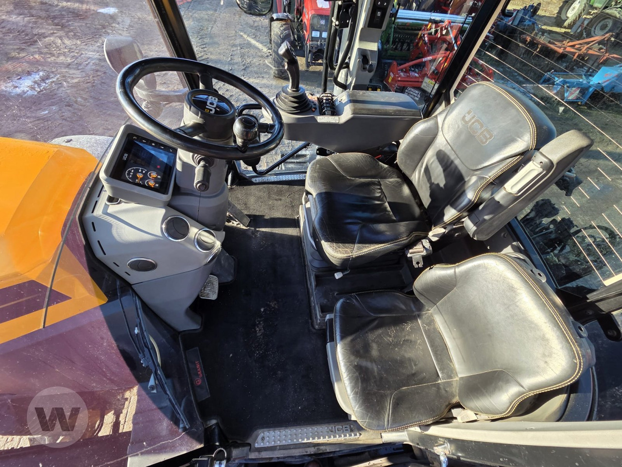 Traktors JCB FasTrac 8330: foto 6 Traktors JCB FasTrac 8330: foto 6