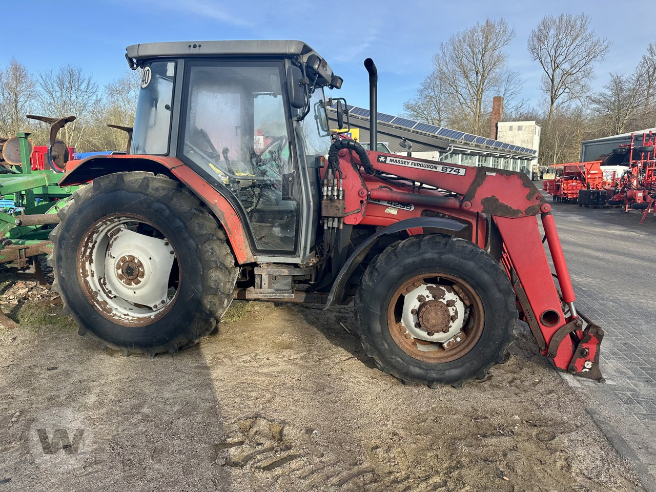 Massey Ferguson 4235 - Traktors: foto 1 Massey Ferguson 4235 - Traktors: foto 1