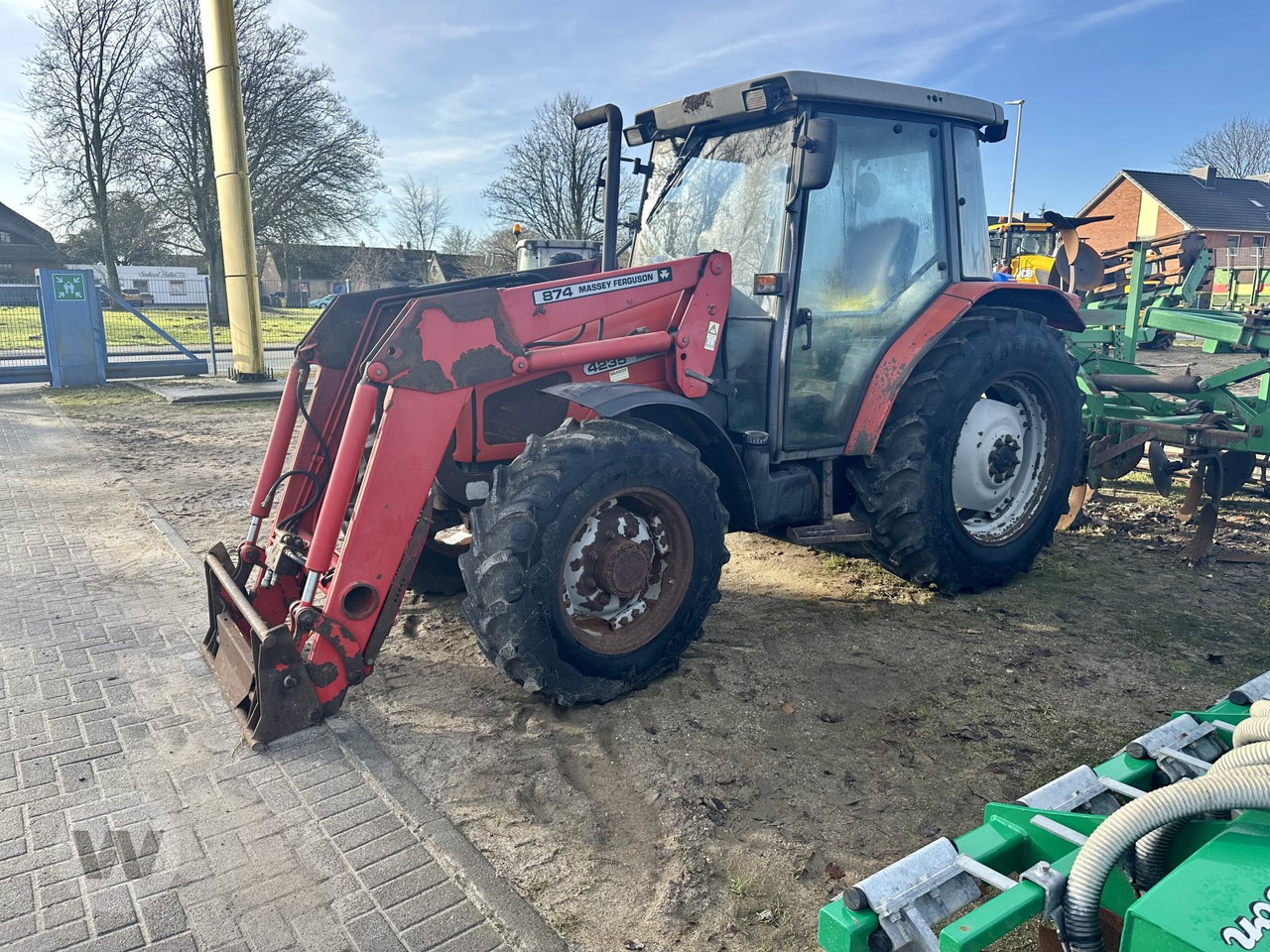 Massey Ferguson 4235 - Traktors: foto 2 Massey Ferguson 4235 - Traktors: foto 2