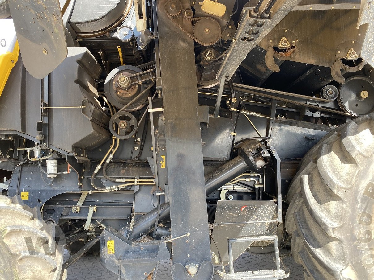 New Holland CR 9090 - Labības kombains: foto 2 New Holland CR 9090 - Labības kombains: foto 2