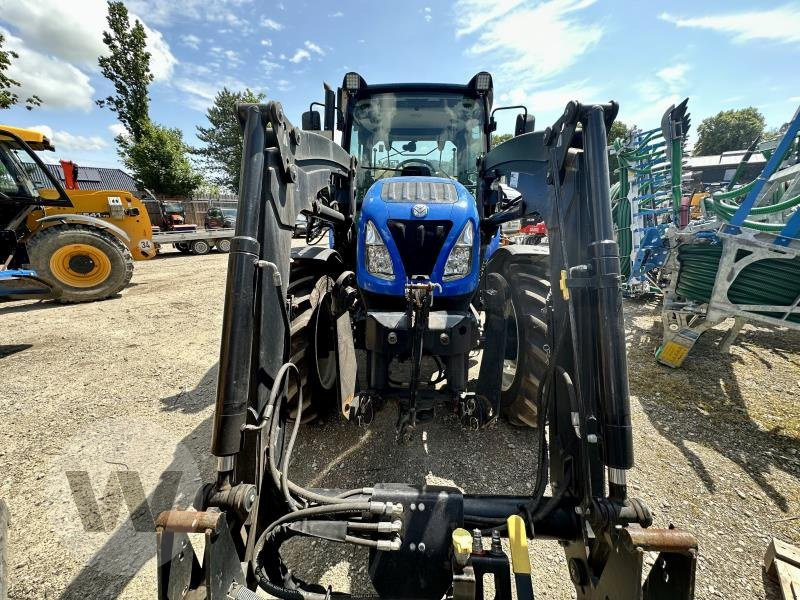 New Holland T 4.65 - Traktors: foto 4 New Holland T 4.65 - Traktors: foto 4