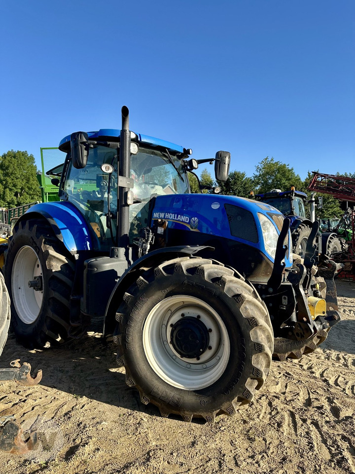 New Holland T 7.210 - Traktors: foto 4 New Holland T 7.210 - Traktors: foto 4