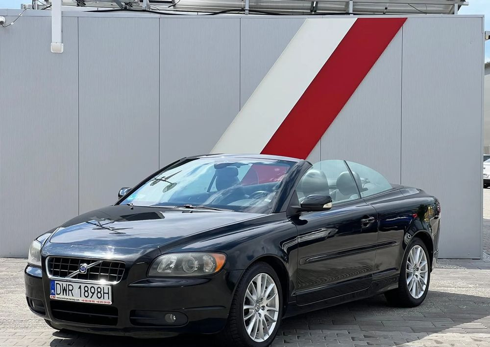 Volvo C70 2.4 Momentum - Vieglā automašīna: foto 1 Volvo C70 2.4 Momentum - Vieglā automašīna: foto 1