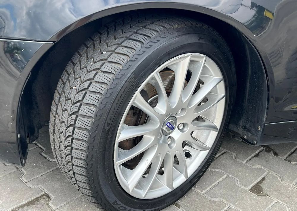 Volvo C70 2.4 Momentum - Vieglā automašīna: foto 2 Volvo C70 2.4 Momentum - Vieglā automašīna: foto 2
