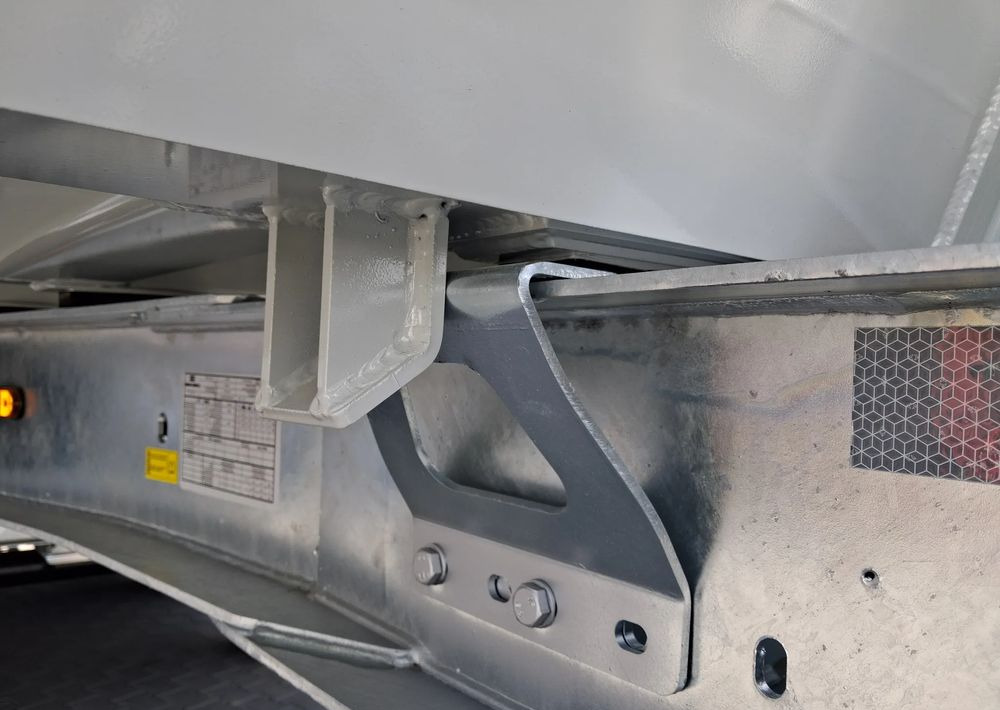 Zaslaw Aluminiowa skrzynia 28-33m3 - Puspiekabe pašizgāzējs: foto 4 Zaslaw Aluminiowa skrzynia 28-33m3 - Puspiekabe pašizgāzējs: foto 4