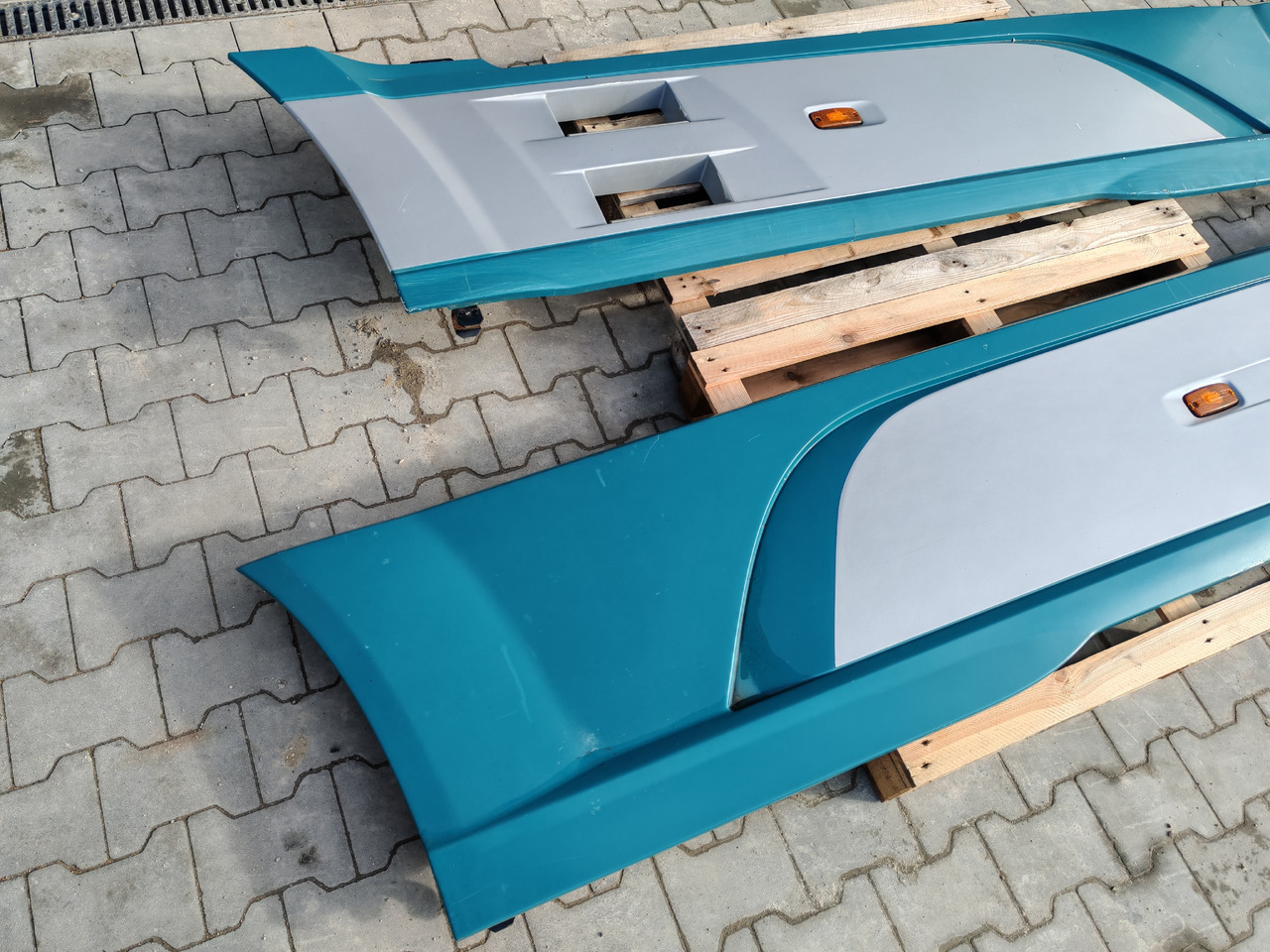 DAF XF106 EURO 6 / SIDE SPOILERS SET - Aerodinamika/ Spoileris: foto 3 DAF XF106 EURO 6 / SIDE SPOILERS SET - Aerodinamika/ Spoileris: foto 3