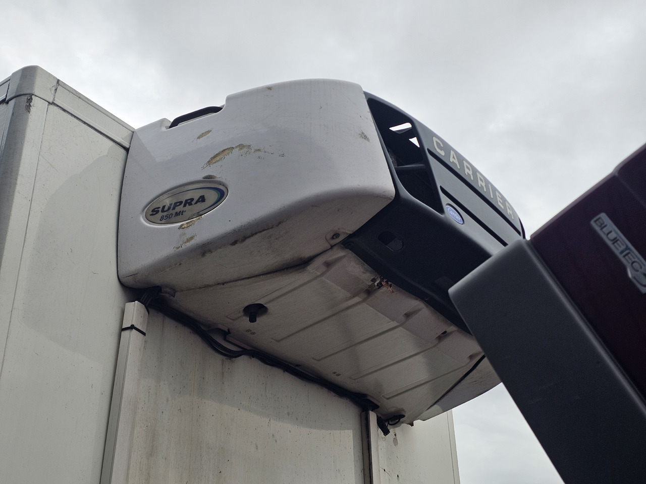 LAMBERET FRIGO BODY / CARRIER SUPRA 850MT / TAIL LIFT ZEPRO Z155 MA + REMOTE - Maināmā virsbūve - refrižerators: foto 4 LAMBERET FRIGO BODY / CARRIER SUPRA 850MT / TAIL LIFT ZEPRO Z155 MA + REMOTE - Maināmā virsbūve - refrižerators: foto 4