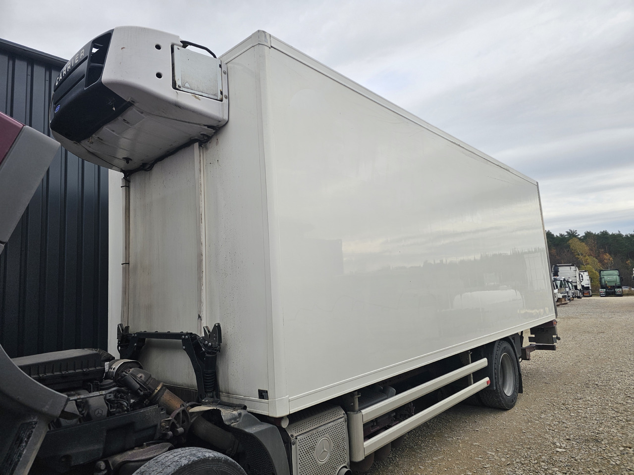 LAMBERET FRIGO BODY / CARRIER SUPRA 850MT / TAIL LIFT ZEPRO Z155 MA + REMOTE - Maināmā virsbūve - refrižerators: foto 2 LAMBERET FRIGO BODY / CARRIER SUPRA 850MT / TAIL LIFT ZEPRO Z155 MA + REMOTE - Maināmā virsbūve - refrižerators: foto 2