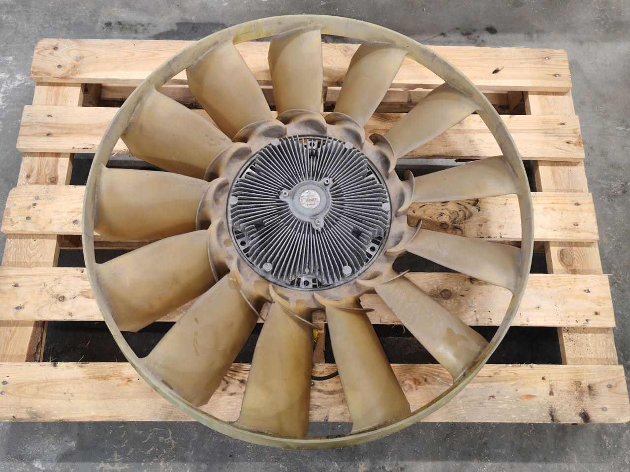 MAN TGS TGX / D2676LF / VISCO CLUTCH FAN / 51066007125 - Ventilators: foto 2 MAN TGS TGX / D2676LF / VISCO CLUTCH FAN / 51066007125 - Ventilators: foto 2
