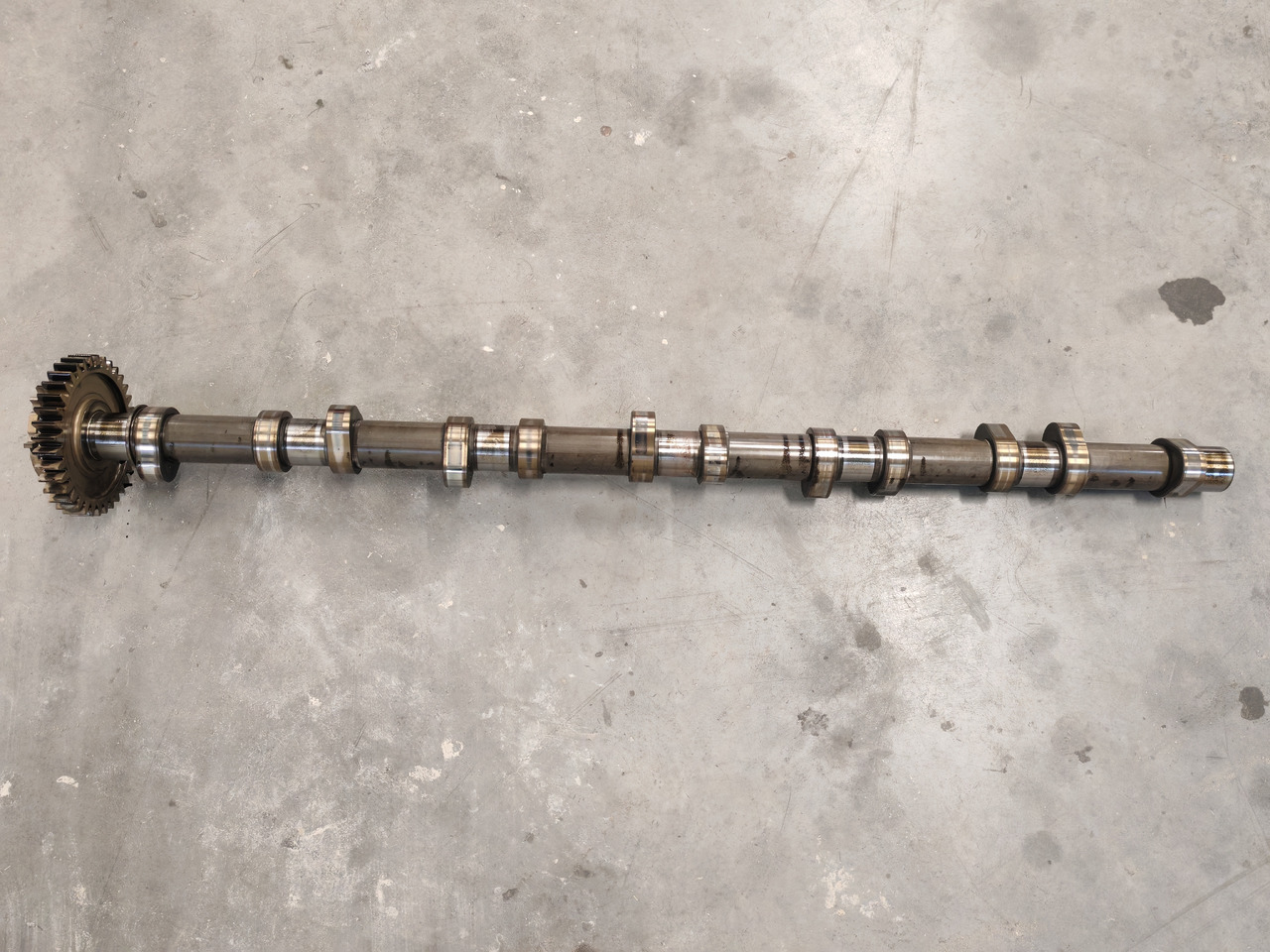 MAN TGS TGX EURO 6 / D2676LF / CAMSHAFT / 51044011023 - Sadales vārpsta: foto 2 MAN TGS TGX EURO 6 / D2676LF / CAMSHAFT / 51044011023 - Sadales vārpsta: foto 2
