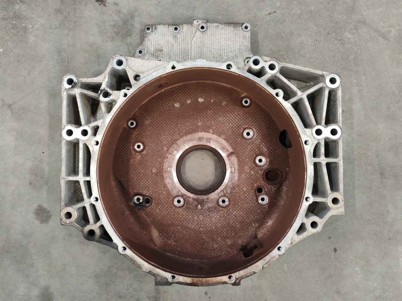 MAN TGS TGX EURO6 / D2676LF / FLYWHEEL HOUSING / 51014013297 - Spararats: foto 2 MAN TGS TGX EURO6 / D2676LF / FLYWHEEL HOUSING / 51014013297 - Spararats: foto 2