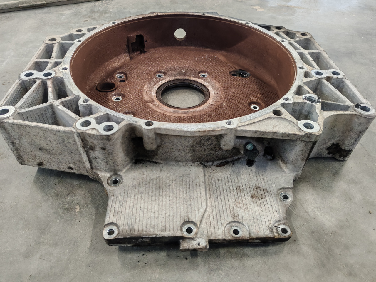 MAN TGS TGX EURO6 / D2676LF / FLYWHEEL HOUSING / 51014013297 - Spararats: foto 3 MAN TGS TGX EURO6 / D2676LF / FLYWHEEL HOUSING / 51014013297 - Spararats: foto 3