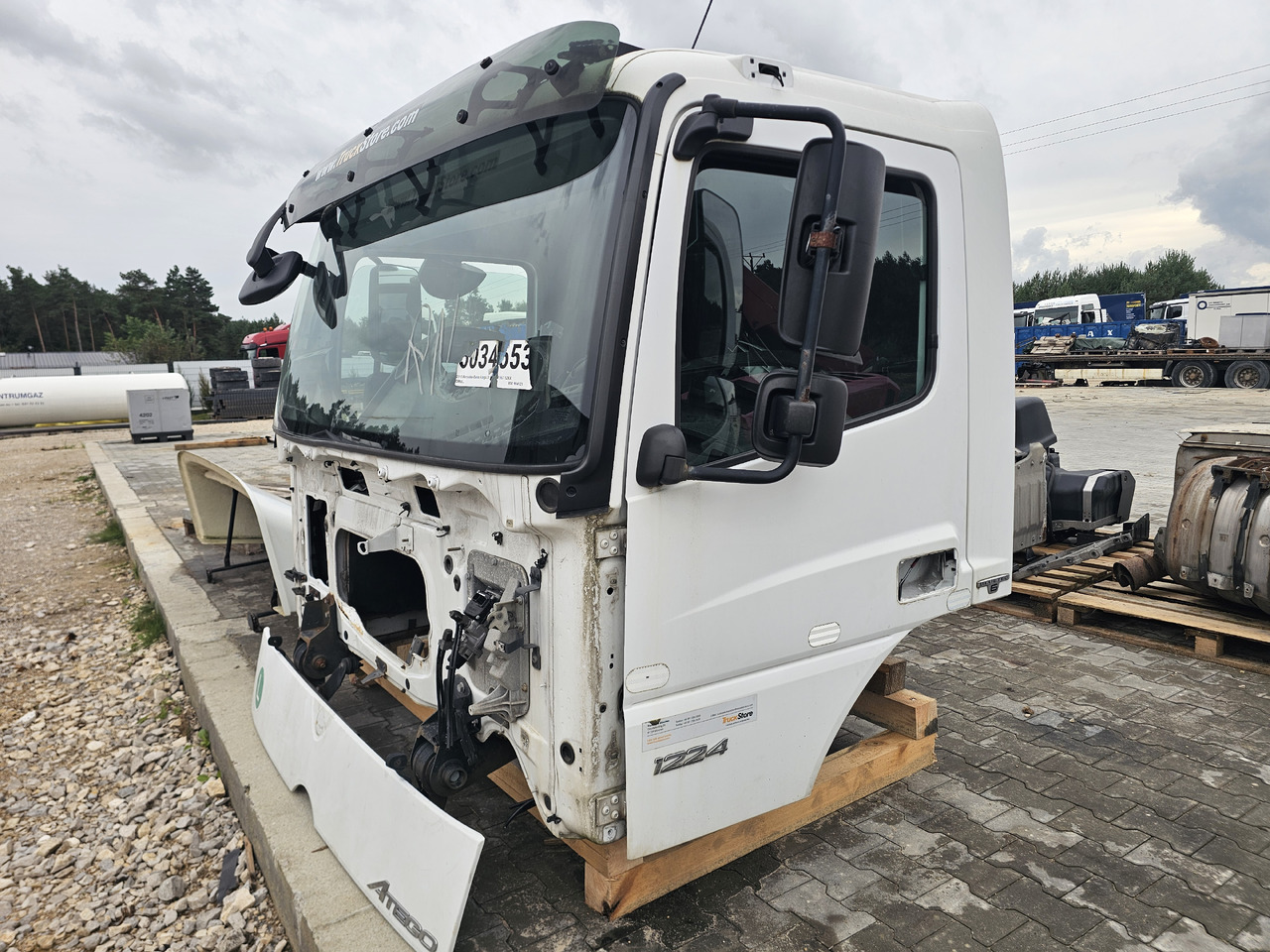 MERCEDES-BENZ ATEGO EURO 6 / CABINE - Kabīne: foto 1 MERCEDES-BENZ ATEGO EURO 6 / CABINE - Kabīne: foto 1