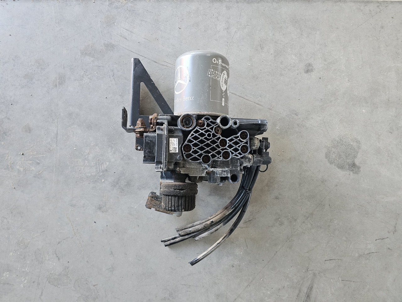 MERCEDES MP4 / AIR DRYIER / K102145 / A0014461964 - Bremžu vārsts: foto 2 MERCEDES MP4 / AIR DRYIER / K102145 / A0014461964 - Bremžu vārsts: foto 2