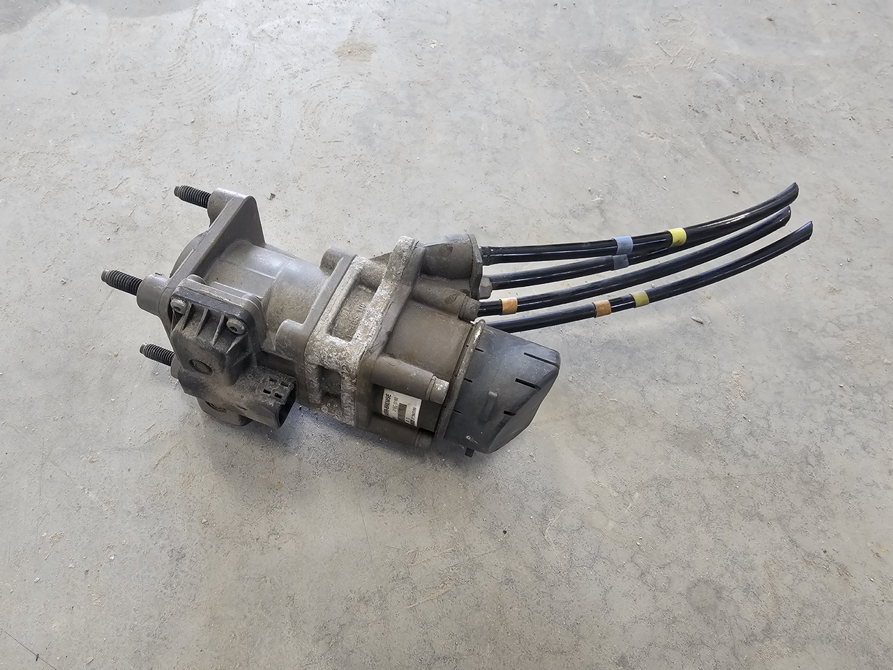 RENAULT MAGNUM PREMIUM DXI / BRAKE VALVE / K040158 21390589 - Bremžu vārsts: foto 3 RENAULT MAGNUM PREMIUM DXI / BRAKE VALVE / K040158 21390589 - Bremžu vārsts: foto 3