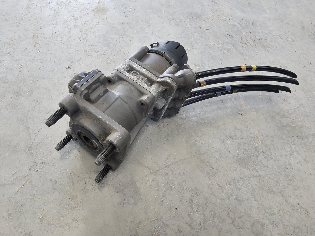 RENAULT MAGNUM PREMIUM DXI / BRAKE VALVE / K040158 21390589 - Bremžu vārsts: foto 4 RENAULT MAGNUM PREMIUM DXI / BRAKE VALVE / K040158 21390589 - Bremžu vārsts: foto 4