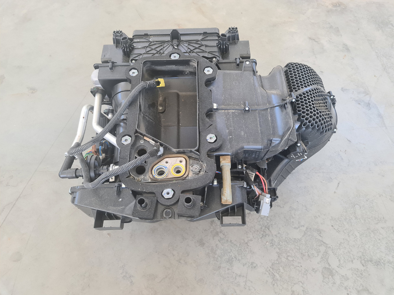 RENAULT RANGE T / COMPLETE CABINE HEATER / 7484593228 - Apsilde/ Ventilācija: foto 5 RENAULT RANGE T / COMPLETE CABINE HEATER / 7484593228 - Apsilde/ Ventilācija: foto 5