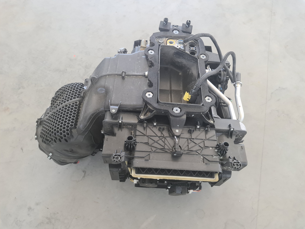 RENAULT RANGE T / COMPLETE CABINE HEATER / 7484593228 - Apsilde/ Ventilācija: foto 3 RENAULT RANGE T / COMPLETE CABINE HEATER / 7484593228 - Apsilde/ Ventilācija: foto 3