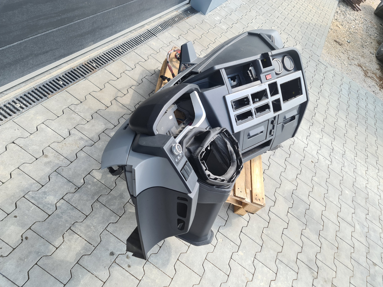 RENAULT RANGE T / COMPLETE DASHBOARD - Mērinstrumentu panelis: foto 2 RENAULT RANGE T / COMPLETE DASHBOARD - Mērinstrumentu panelis: foto 2