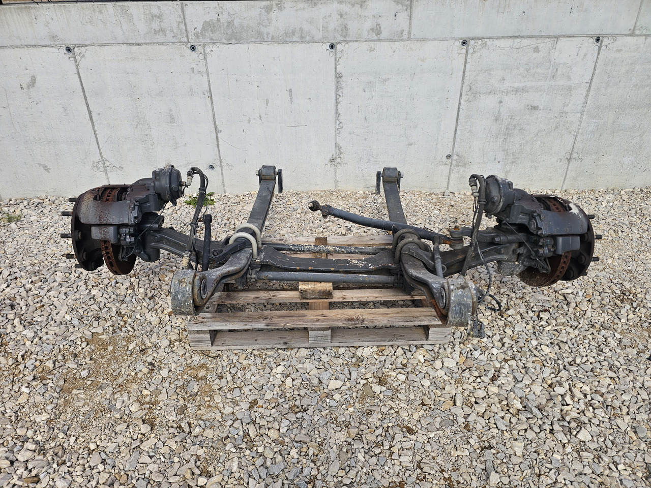 RENAULT RANGE T EURO 6 / COMPLETE FRONT AXLE - Priekšējā ass: foto 2 RENAULT RANGE T EURO 6 / COMPLETE FRONT AXLE - Priekšējā ass: foto 2