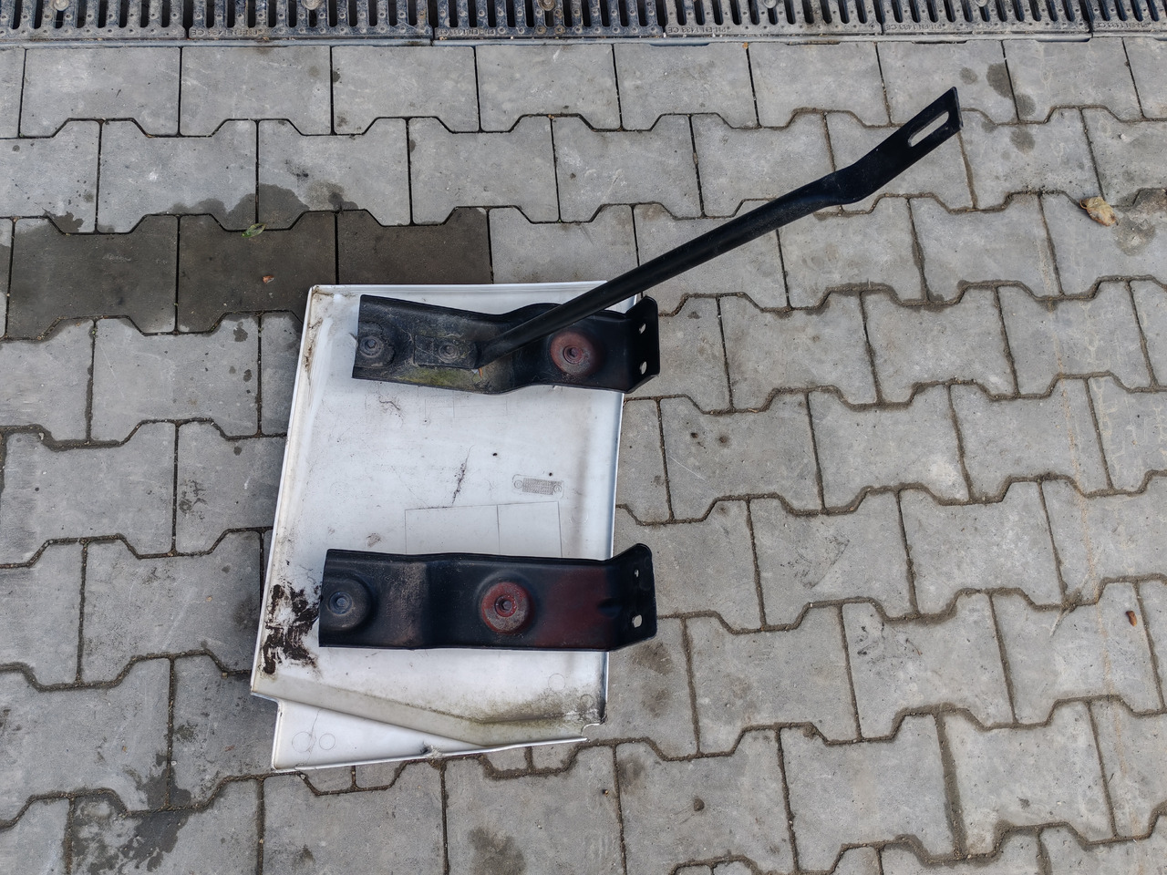 RENAULT RANGE T EURO 6 / HIGH CAB / LEFT SPOILER EXTENDER - Aerodinamika/ Spoileris: foto 5 RENAULT RANGE T EURO 6 / HIGH CAB / LEFT SPOILER EXTENDER - Aerodinamika/ Spoileris: foto 5