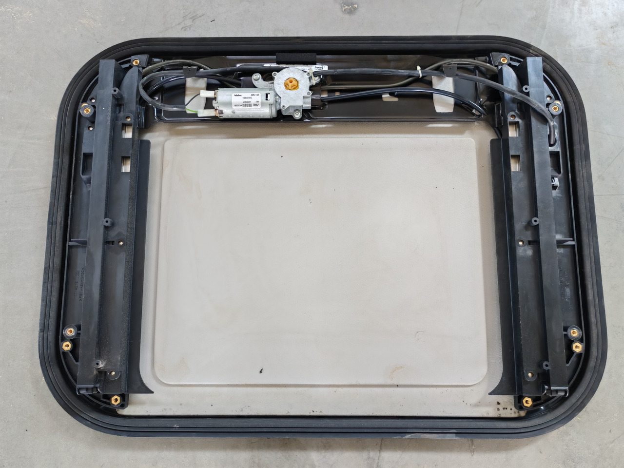 RENAULT RANGE T / SUNROOF / 7484505331 - Logs un rezerves daļas: foto 2 RENAULT RANGE T / SUNROOF / 7484505331 - Logs un rezerves daļas: foto 2