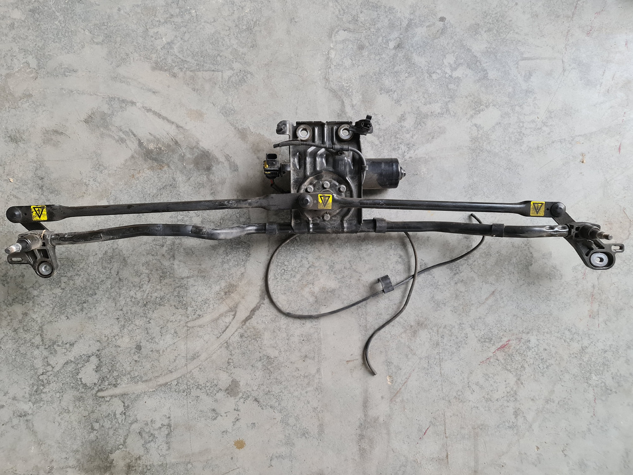 RENAULT RANGE T / WIPERS MECHANISM - Stikla tīrītājs: foto 2 RENAULT RANGE T / WIPERS MECHANISM - Stikla tīrītājs: foto 2