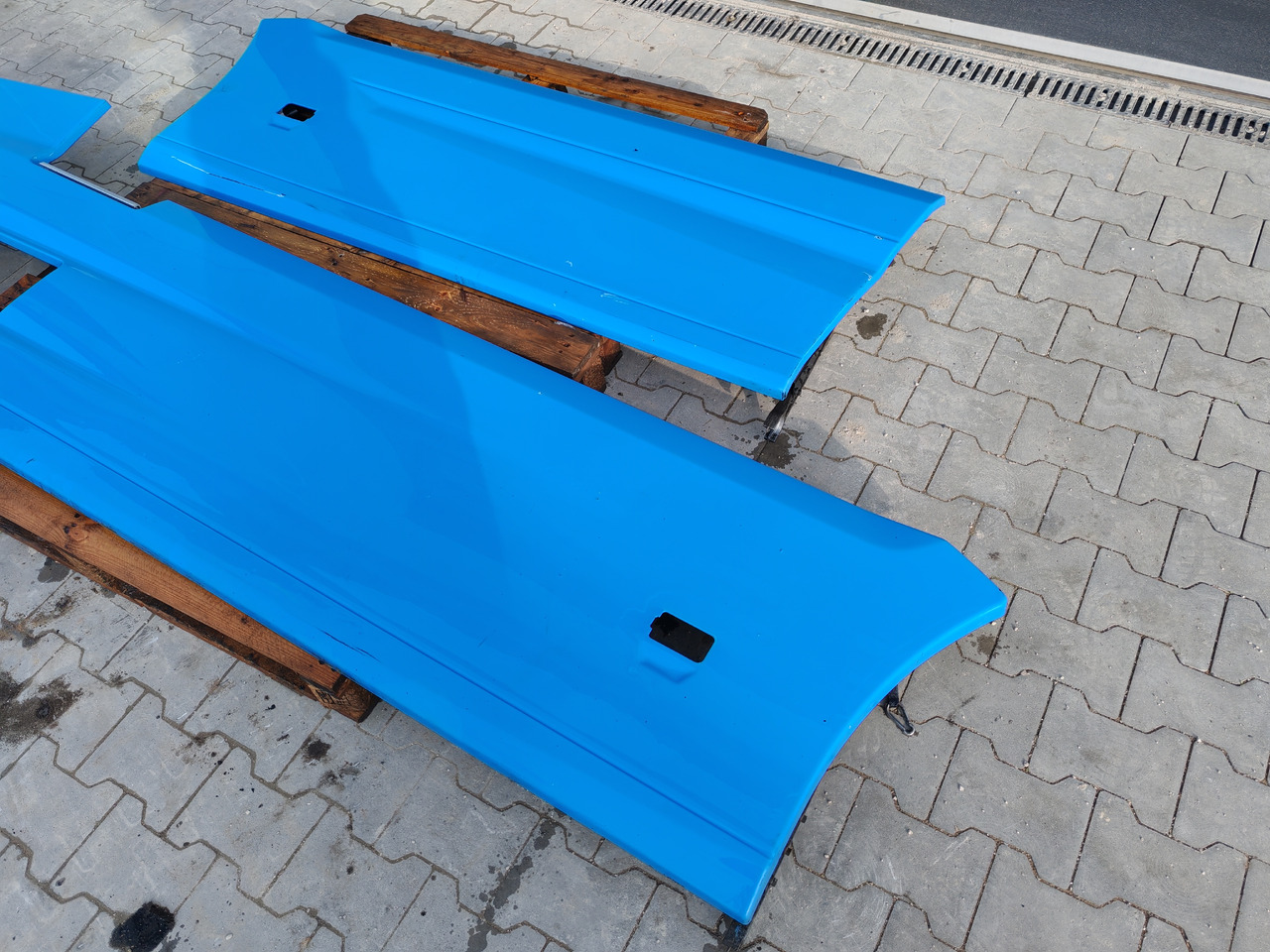RENAULT RANGE T EURO 6 / SIDE SPOILERS SET - Rezerves daļa: foto 4 RENAULT RANGE T EURO 6 / SIDE SPOILERS SET - Rezerves daļa: foto 4