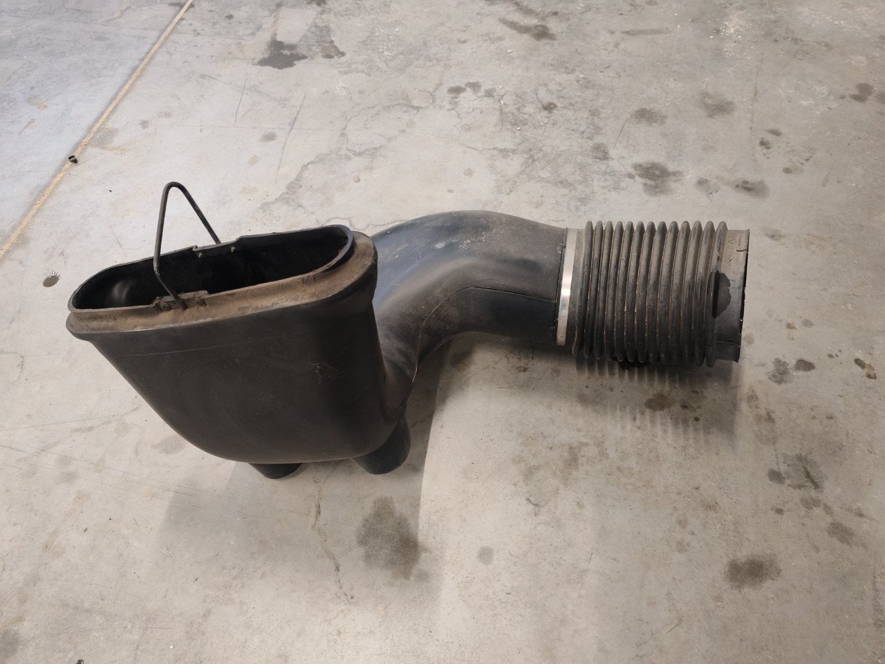 VOLVO FH5 FM5 / AIR FILTER INTAKE / 21627374 - Gaisa filtrs: foto 4 VOLVO FH5 FM5 / AIR FILTER INTAKE / 21627374 - Gaisa filtrs: foto 4