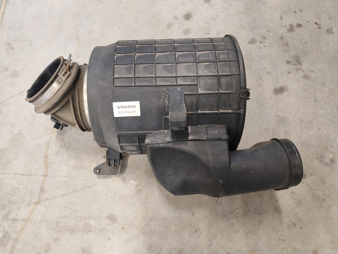 VOLVO FH5 FM5 EURO 6 / COMPLETE AIR FILTER / 22990421 - Gaisa filtrs: foto 2 VOLVO FH5 FM5 EURO 6 / COMPLETE AIR FILTER / 22990421 - Gaisa filtrs: foto 2