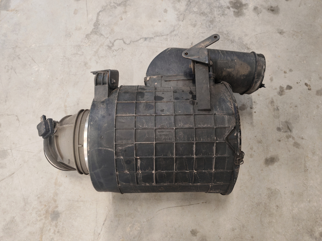 VOLVO FH5 FM5 EURO 6 / COMPLETE AIR FILTER / 22990421 - Gaisa filtrs: foto 3 VOLVO FH5 FM5 EURO 6 / COMPLETE AIR FILTER / 22990421 - Gaisa filtrs: foto 3