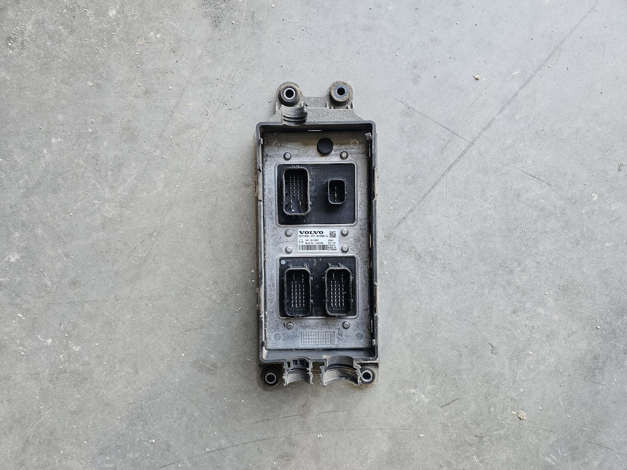 VOLVO FH5 FM5 EURO 6 / RCIOM2 CONTOL UNIT / 22771642 P07 - Elektroniskais vadības bloks (ECU): foto 2 VOLVO FH5 FM5 EURO 6 / RCIOM2 CONTOL UNIT / 22771642 P07 - Elektroniskais vadības bloks (ECU): foto 2