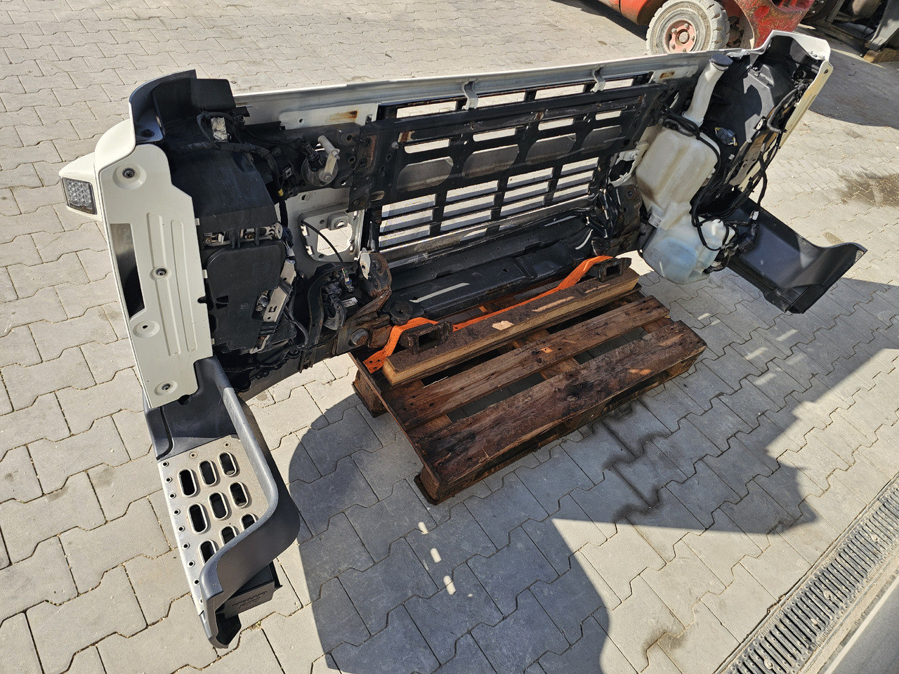 VOLVO FM 3 / COMPLETE FRONT BUMPER - Buferis: foto 3 VOLVO FM 3 / COMPLETE FRONT BUMPER - Buferis: foto 3