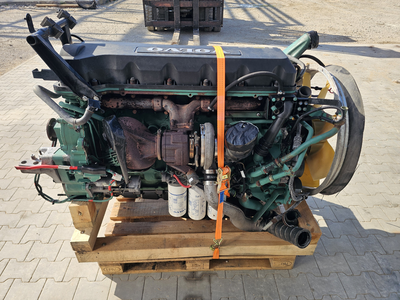 VOLVO FM / D11C 410 EEV / COMPLETE ENGINE - Dzinējs: foto 4 VOLVO FM / D11C 410 EEV / COMPLETE ENGINE - Dzinējs: foto 4