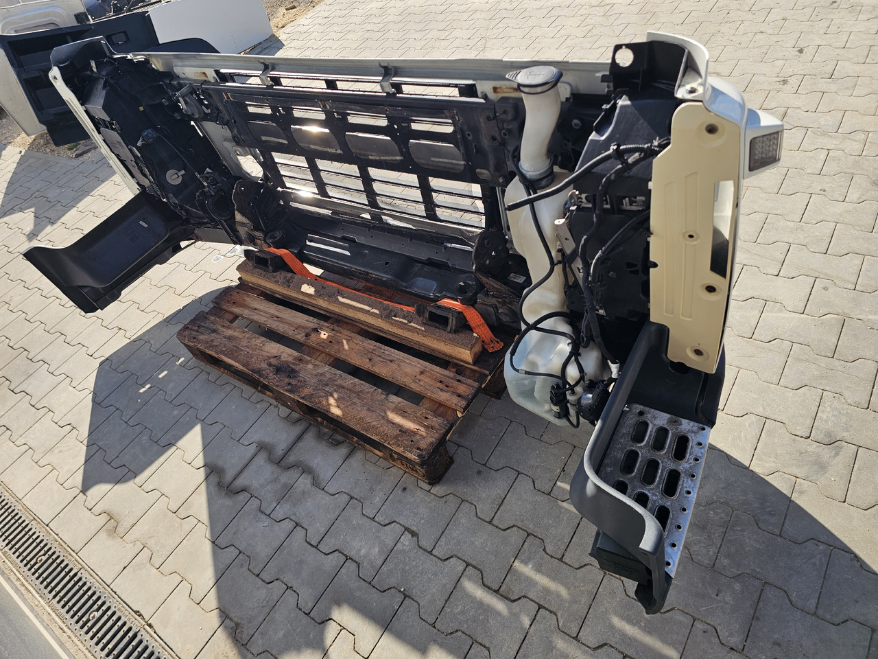 VOLVO FM3 EUR0 5 / COMPLETE BUMPER - Buferis: foto 5 VOLVO FM3 EUR0 5 / COMPLETE BUMPER - Buferis: foto 5