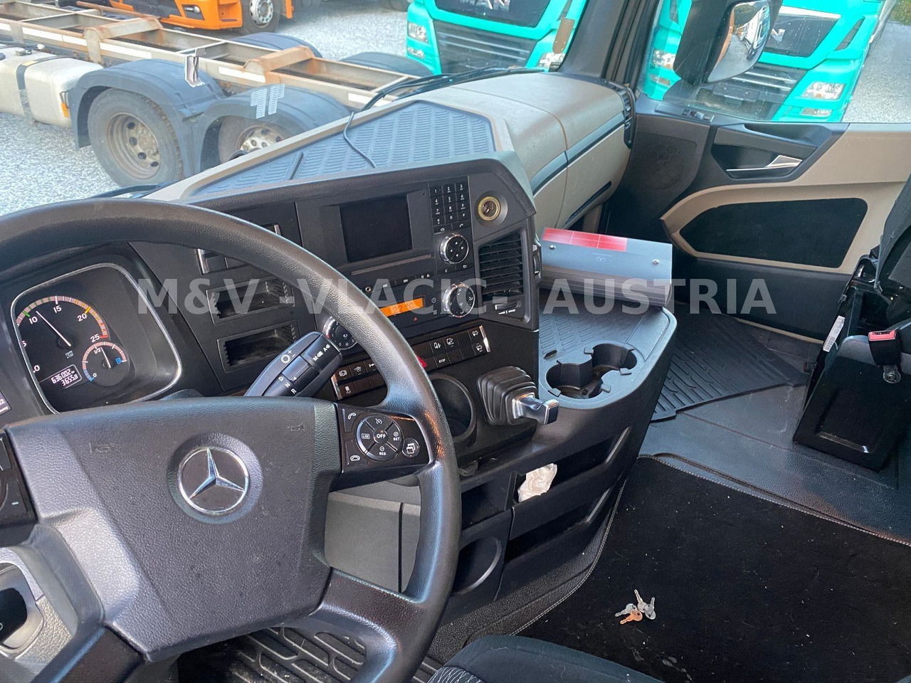 Konteineru vedējs/ Kravas automašīna ar noņemamā virsbūve Mercedes-Benz 2542: foto 8 Konteineru vedējs/ Kravas automašīna ar noņemamā virsbūve Mercedes-Benz 2542: foto 8