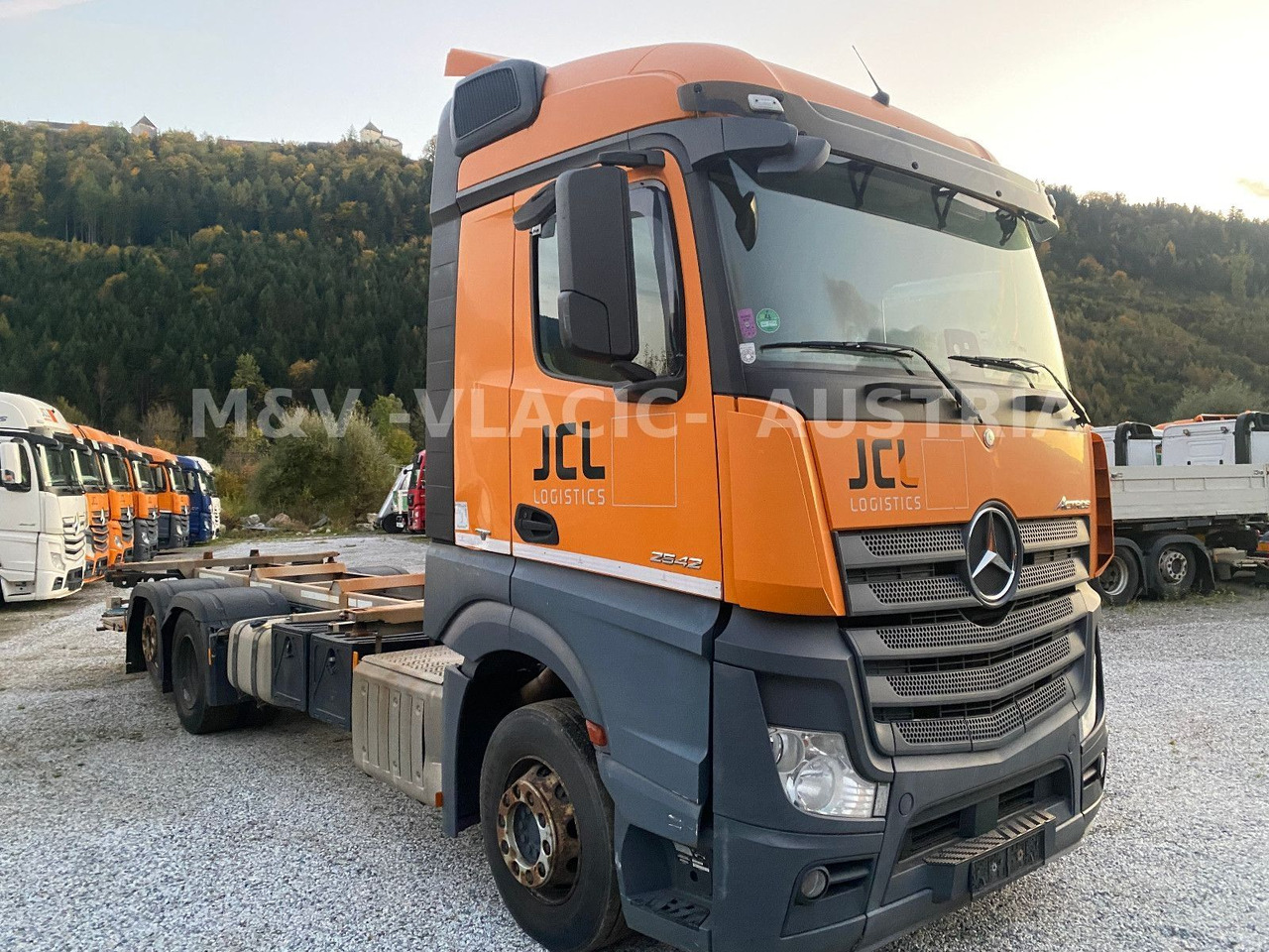 Mercedes-Benz 2542 - Konteineru vedējs/ Kravas automašīna ar noņemamā virsbūve: foto 1 Mercedes-Benz 2542 - Konteineru vedējs/ Kravas automašīna ar noņemamā virsbūve: foto 1