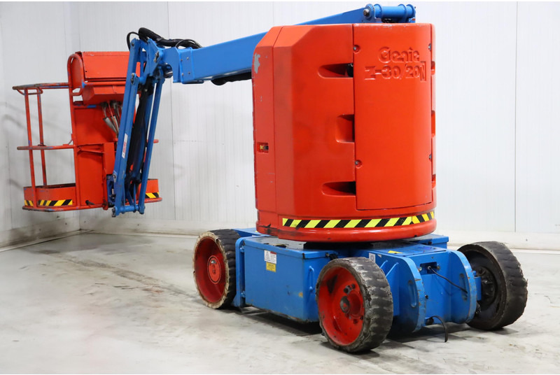 Genie Z-30/20N RJ - Izlices pacēlājs: foto 4 Genie Z-30/20N RJ - Izlices pacēlājs: foto 4
