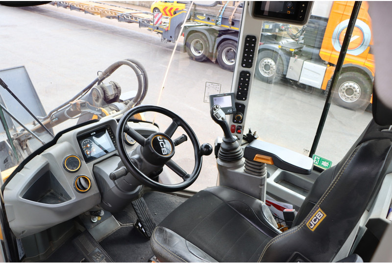 JCB 427 HT T4F - Iekrāvējs: foto 2 JCB 427 HT T4F - Iekrāvējs: foto 2