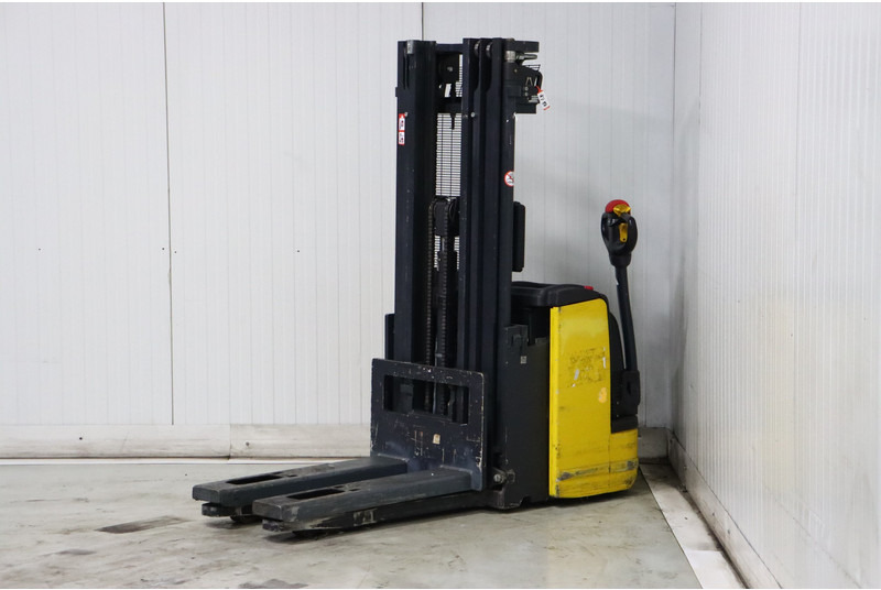 Komatsu CNI 14 - Krautņotājs: foto 4 Komatsu CNI 14 - Krautņotājs: foto 4