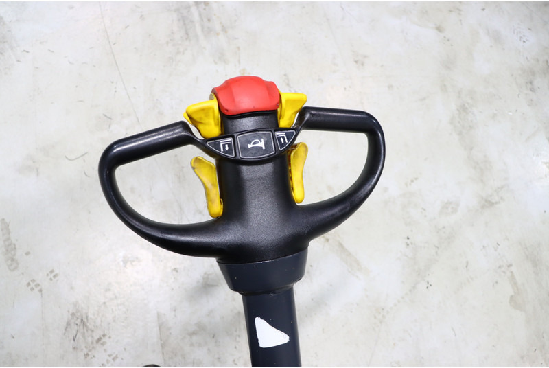 Komatsu CNI 14 - Krautņotājs: foto 2 Komatsu CNI 14 - Krautņotājs: foto 2