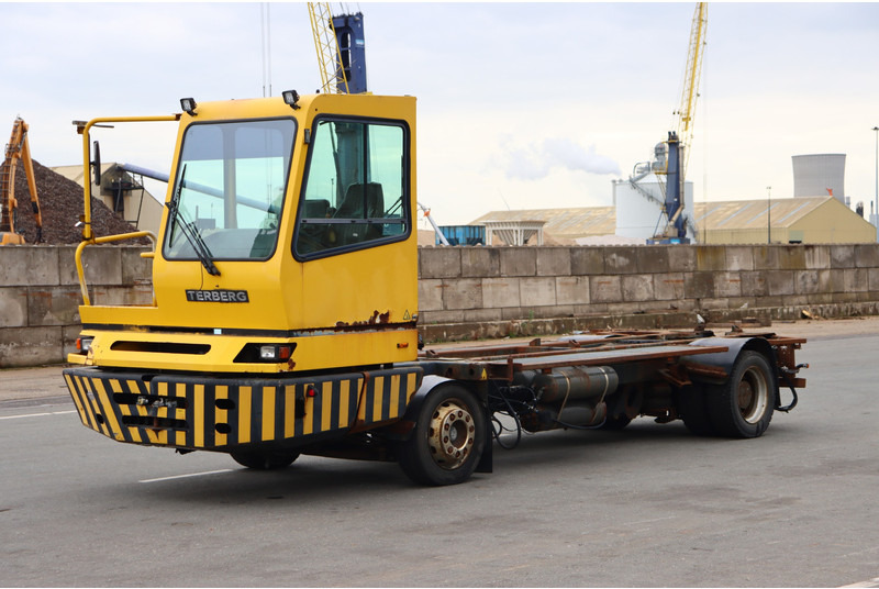 Terberg BC182 - Termināļa traktors: foto 4 Terberg BC182 - Termināļa traktors: foto 4