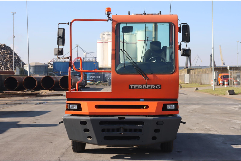 Terberg YT182 - Termināļa traktors: foto 2 Terberg YT182 - Termināļa traktors: foto 2