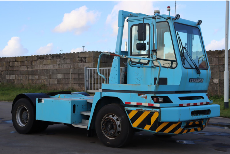 Terberg YT222 - Termināļa traktors: foto 1 Terberg YT222 - Termināļa traktors: foto 1