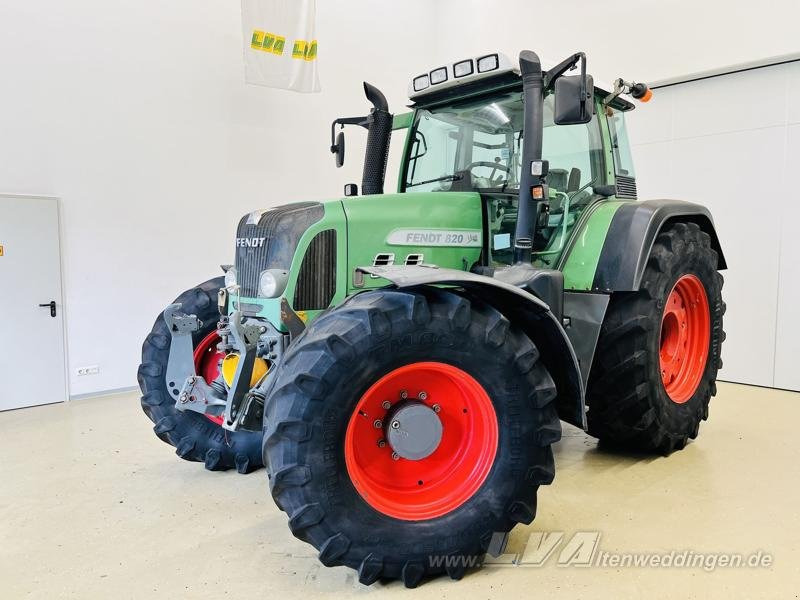Fendt 820 Vario - Traktors: foto 1 Fendt 820 Vario - Traktors: foto 1