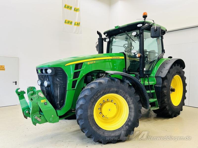 John Deere 8320R - Traktors: foto 1 John Deere 8320R - Traktors: foto 1