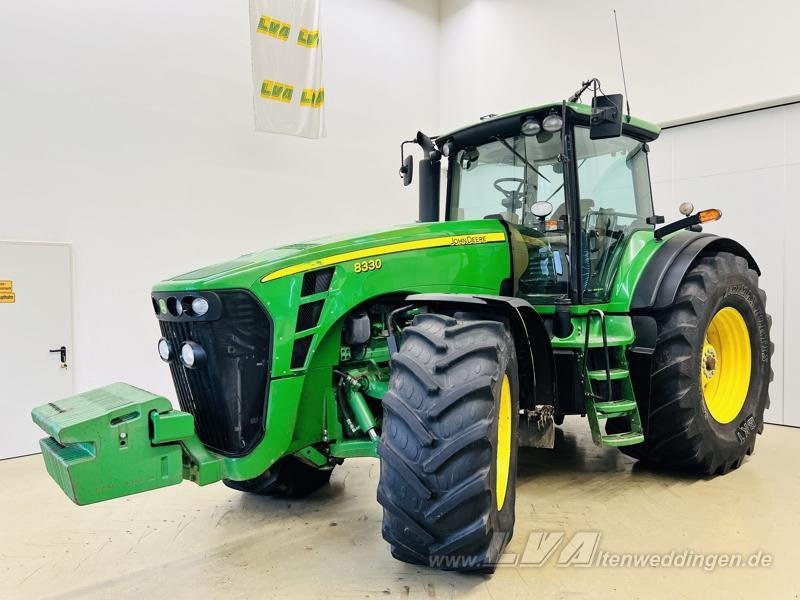 John Deere 8330 PowerShift - Traktors: foto 1 John Deere 8330 PowerShift - Traktors: foto 1