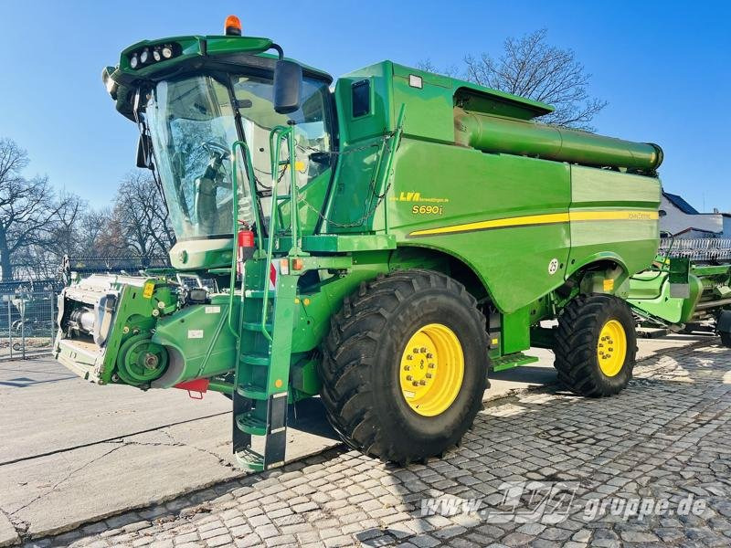 John Deere S690 - Labības kombains: foto 1 John Deere S690 - Labības kombains: foto 1